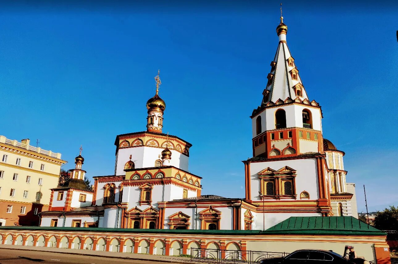 храм богоявления иркутск. спасская церковь и богоявленский собор в иркутске. храм богоявления иркутск. собор богоявления нижняя набережная ангары. собор богоявления храмы иркутска.