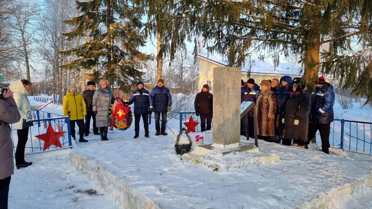 Свежие новости новгородская область. Мемориалы Новгородской области. Майлуковы горки Новгородская область. Памятник воинам. Митинг 22 февраля.