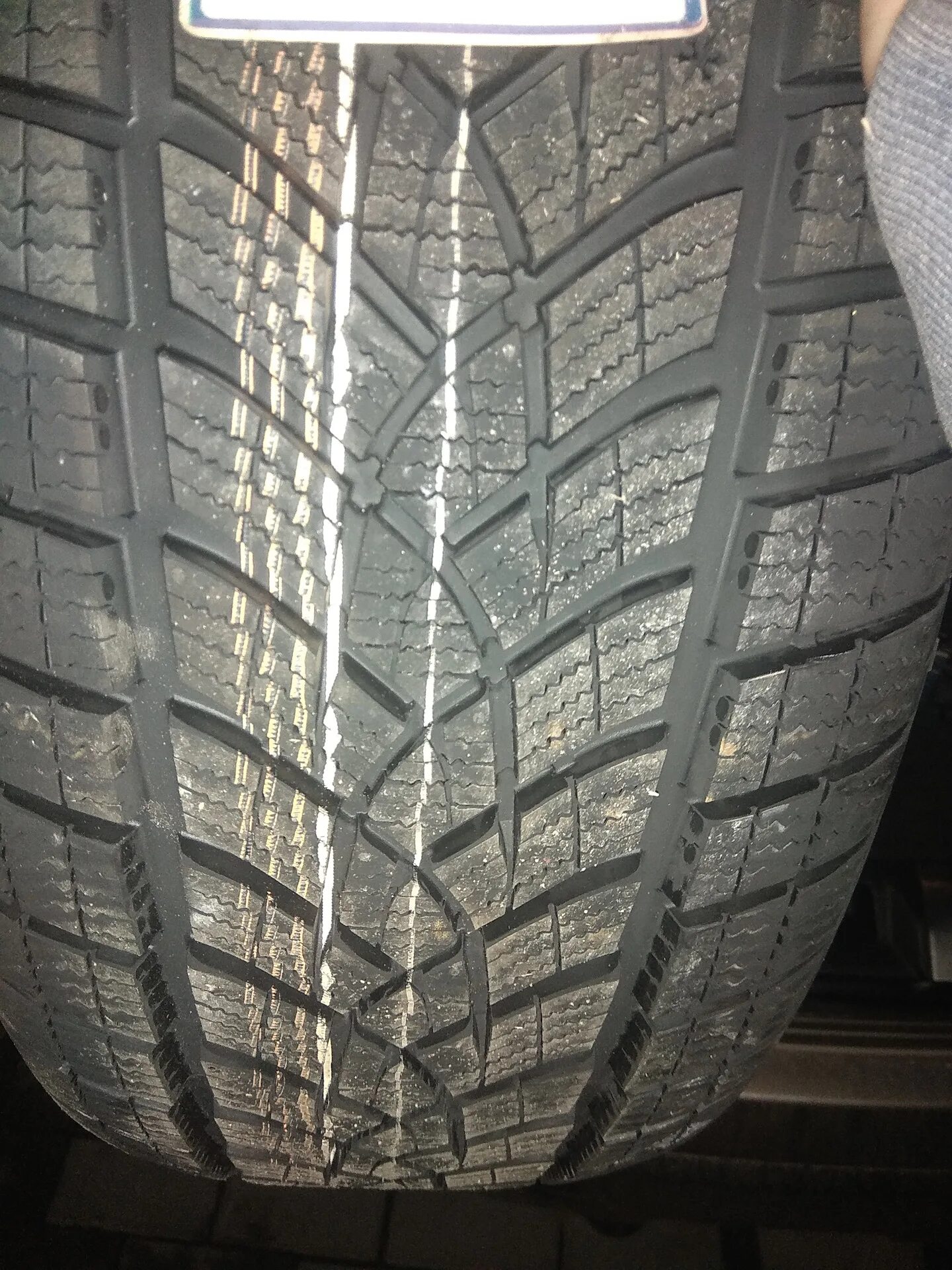 Goodyear ultragrip performance suv. Протектор Гудиер зимний Ultra Grip. Шины Гудиер зимние 2011 года. Протектор липучки зимней резины Гудиер. Goodyear SUV 4x4 бу.