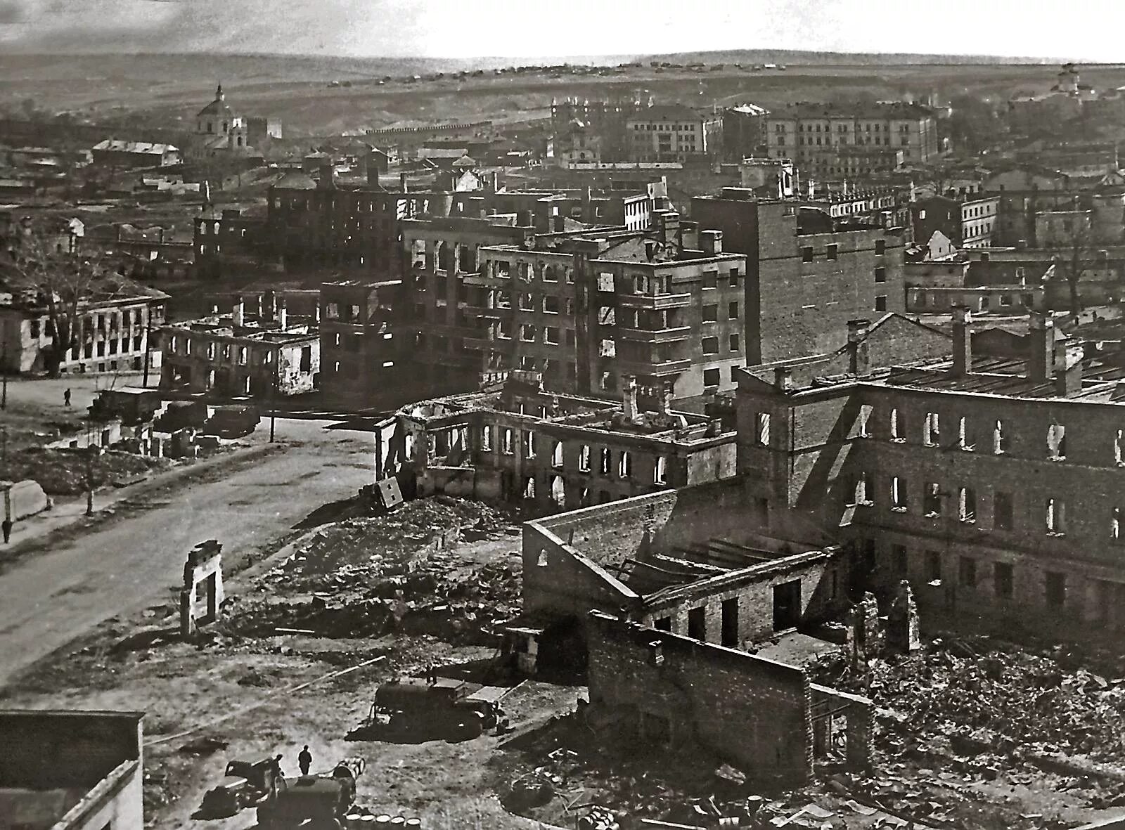 После освобождения города. Разрушенный Смоленск 1941. Разрушенный Смоленск 1943. Смоленск после войны 1941-1945. Освобождение Смоленска в 1943 году.