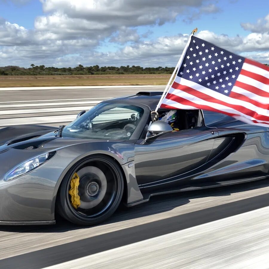 Самой быстрой в мире видео. Машина хеннесси веном. Bugatti veyron 16. Скоростные машины. Hennessey venom gt 2.