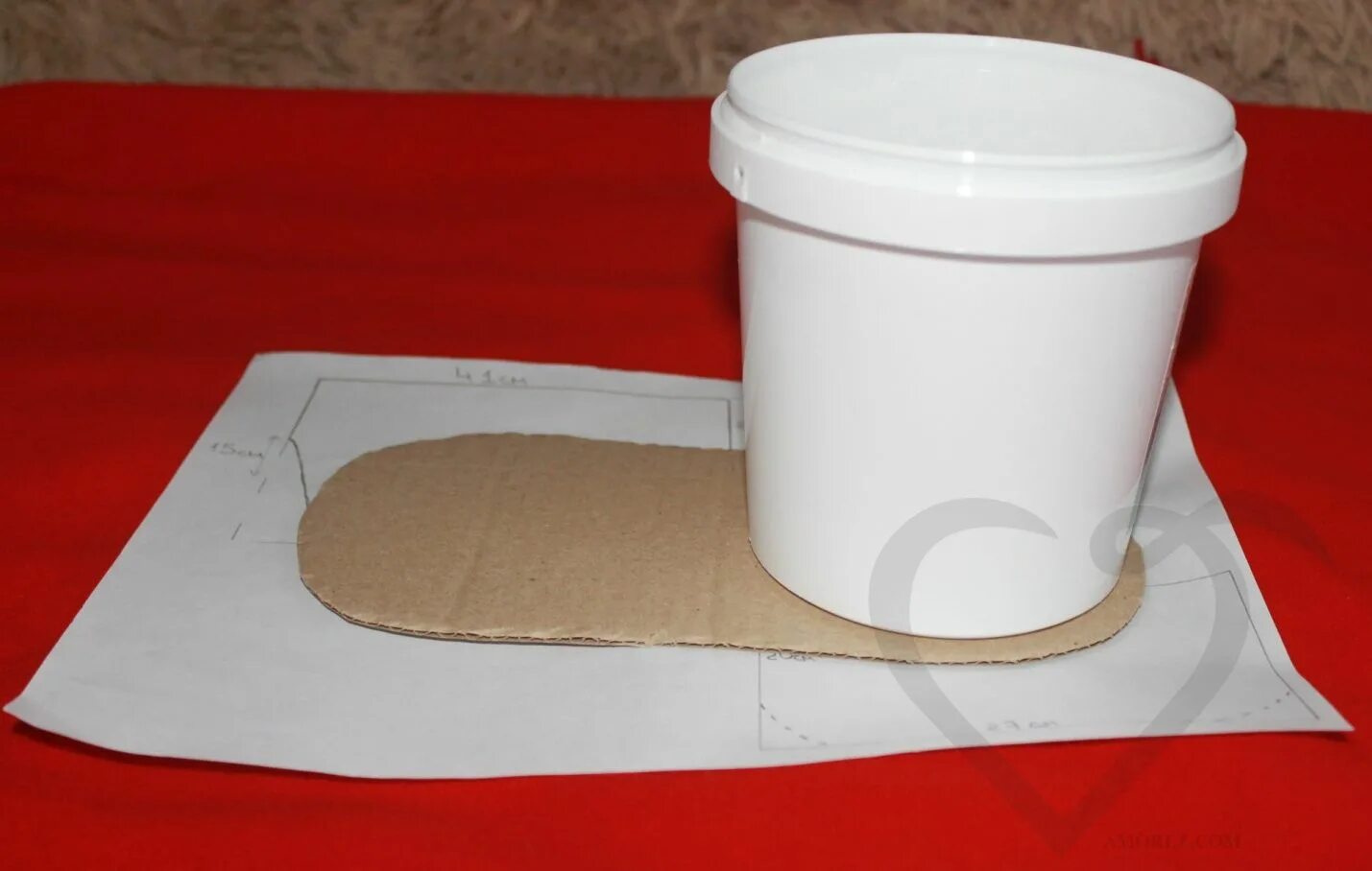 новогодний сапог из фоамирана. сапожок из стаканчика и салфетки. сапожок из бутылки на новый. ботинок из бутылки новогодний. новогодний башмачок из пластиковых бутылок.