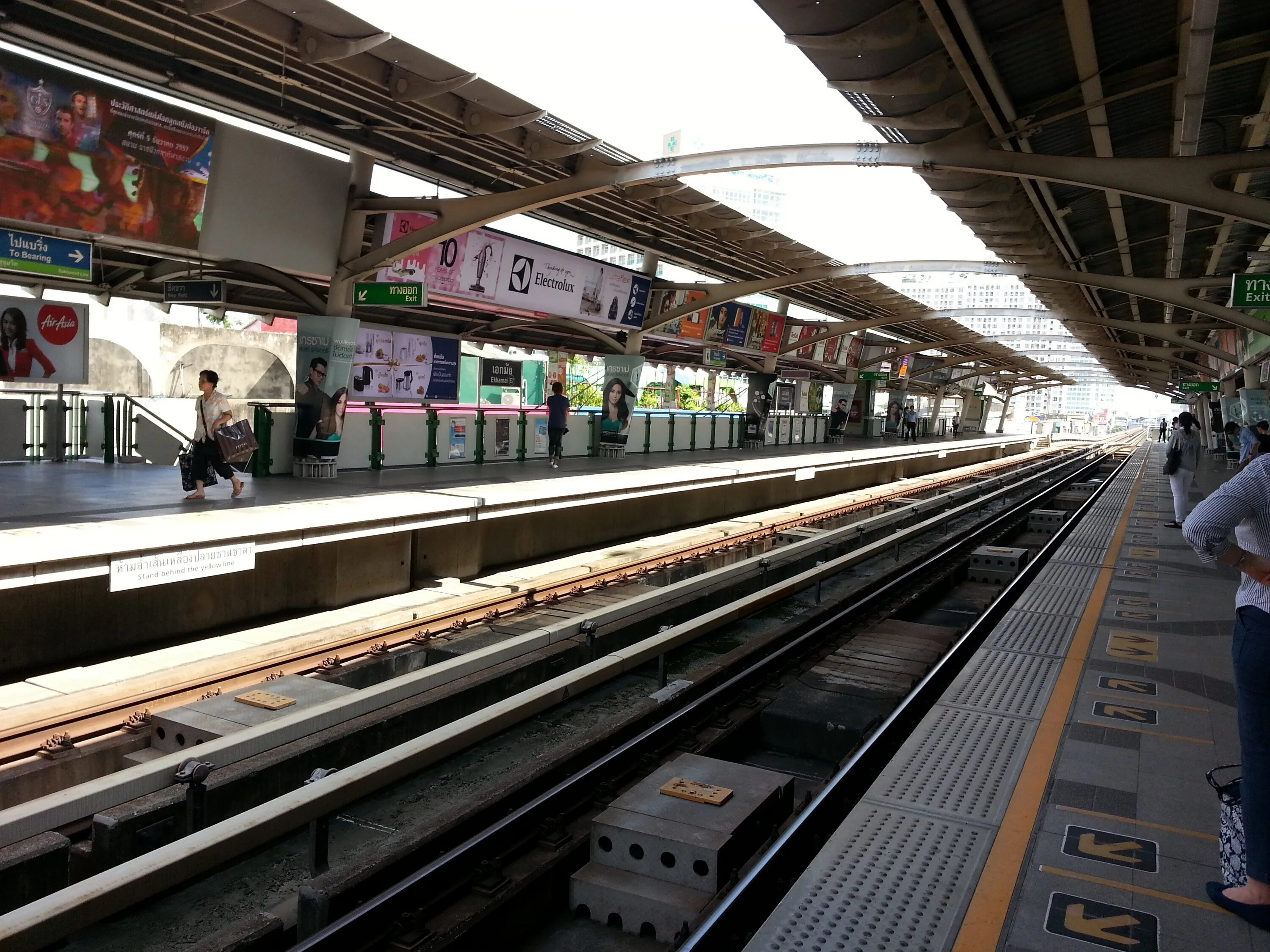 Станции метро бангкок. БТС станция. Метро Бангкока. Метрополитены Бангкока. Метро Бангкока поезда.