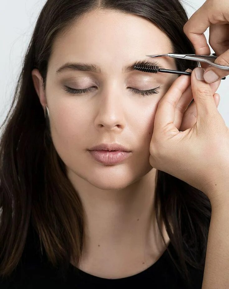 Make brows. Коррекция бровей. Стрижка бровей. Красивые брови. Моделирование бровей.