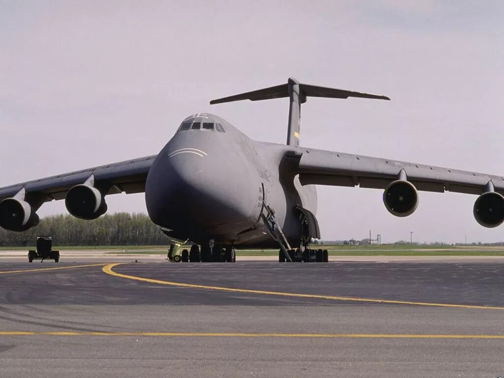 Самолет из россии в сша. C-5 Galaxy. Си 5 галакси самолет. Локхид c-5 "Гэлэкси". C5 Galaxy самолет.