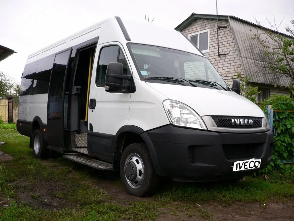 Ивеко дейли пассажирский. Ивеко Дейли микроавтобус. Iveco Daily пассажирский. Микроавтобус ивекадели. Iveco Daily (мест: 20).