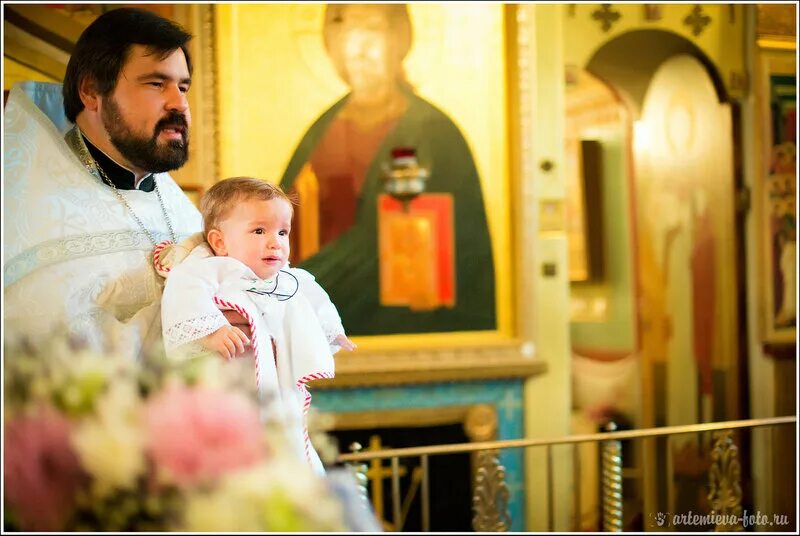 Сестра крестит сестру. Сестра крестит сестру