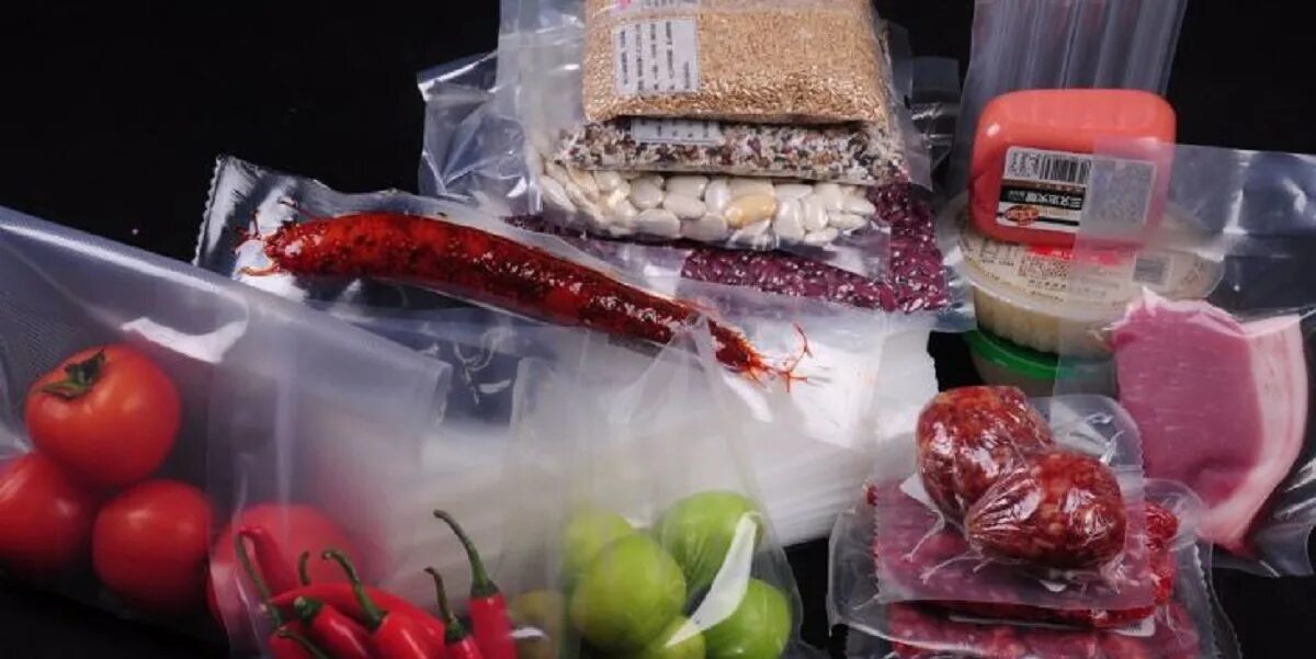 упакованная пищевая продукция. вакуумный пакет 300*400мм, па/пэ, 120 мкм. бумажная упаковка для пищевых продуктов. вакуумная упаковка продуктов. упакованная пищевая продукция.