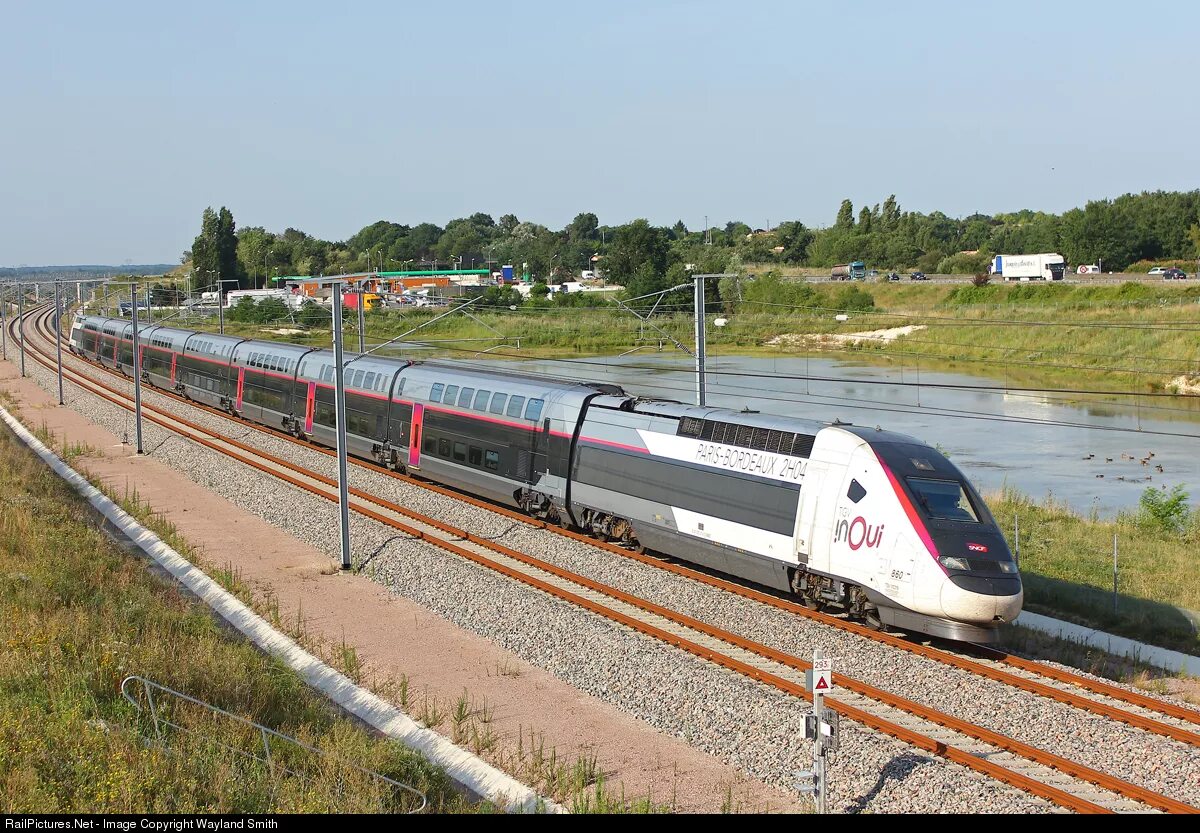 SNCF поезд Франция. SNCF TGV Train France. Контроллер поезда во Франции. ТЖВ Розе.