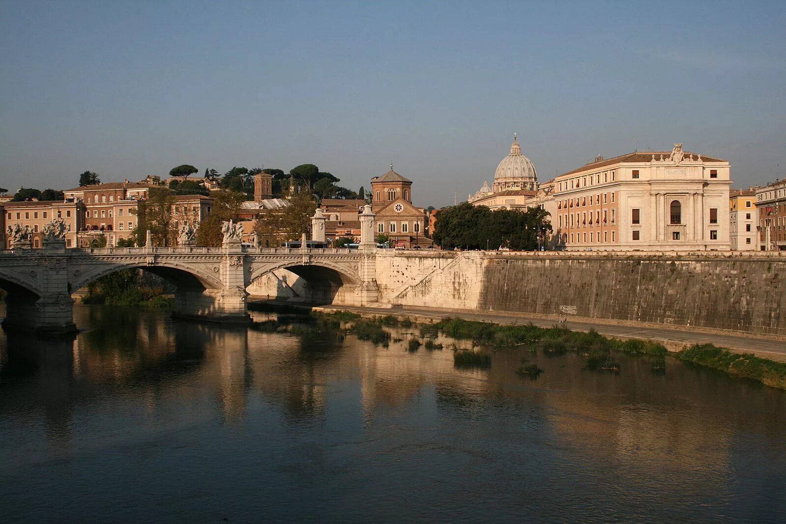 Племя жившее по берегу тибра. Река Тибр в Италии. Река Тибр в древнем Риме. Ватикан река Тибр. Италия Рим река Тибр.
