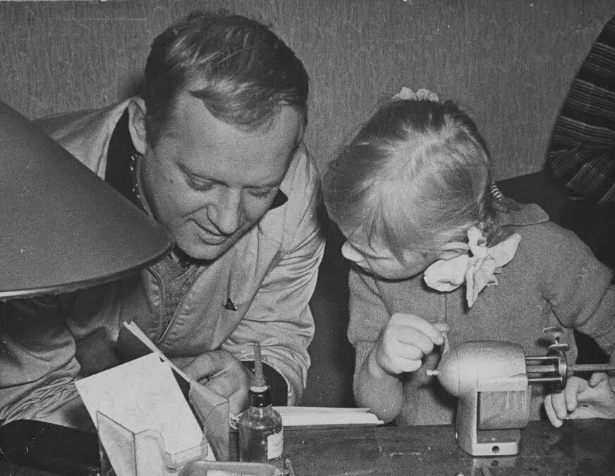 Татьяна лаврушина визбор. Внуки визбора. Юрий визбор с дочерью. Юрий лобиков визбор. Московском педагогическом институте визбор.