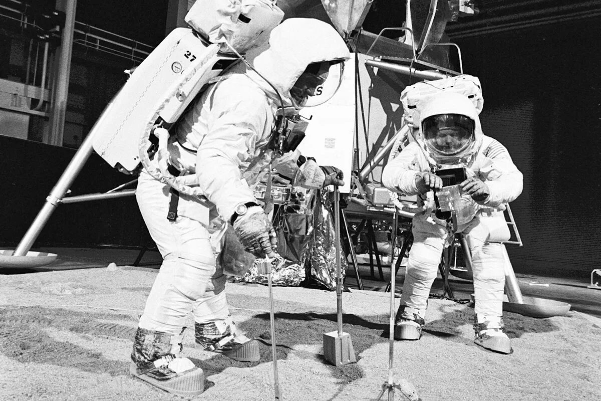 Аполлон 11 приводнение. Корабль Аполлон 11. Апполо 11 на Луне. Apollo 11 Crew.