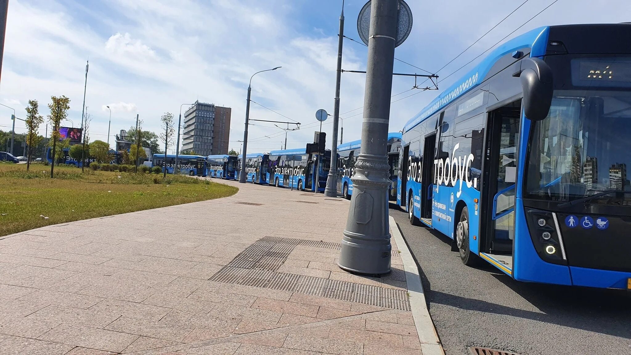 Электробус м17. Электробус м4. Троллейбус м4 Москва. Электробус КАМАЗ. Электробус 7