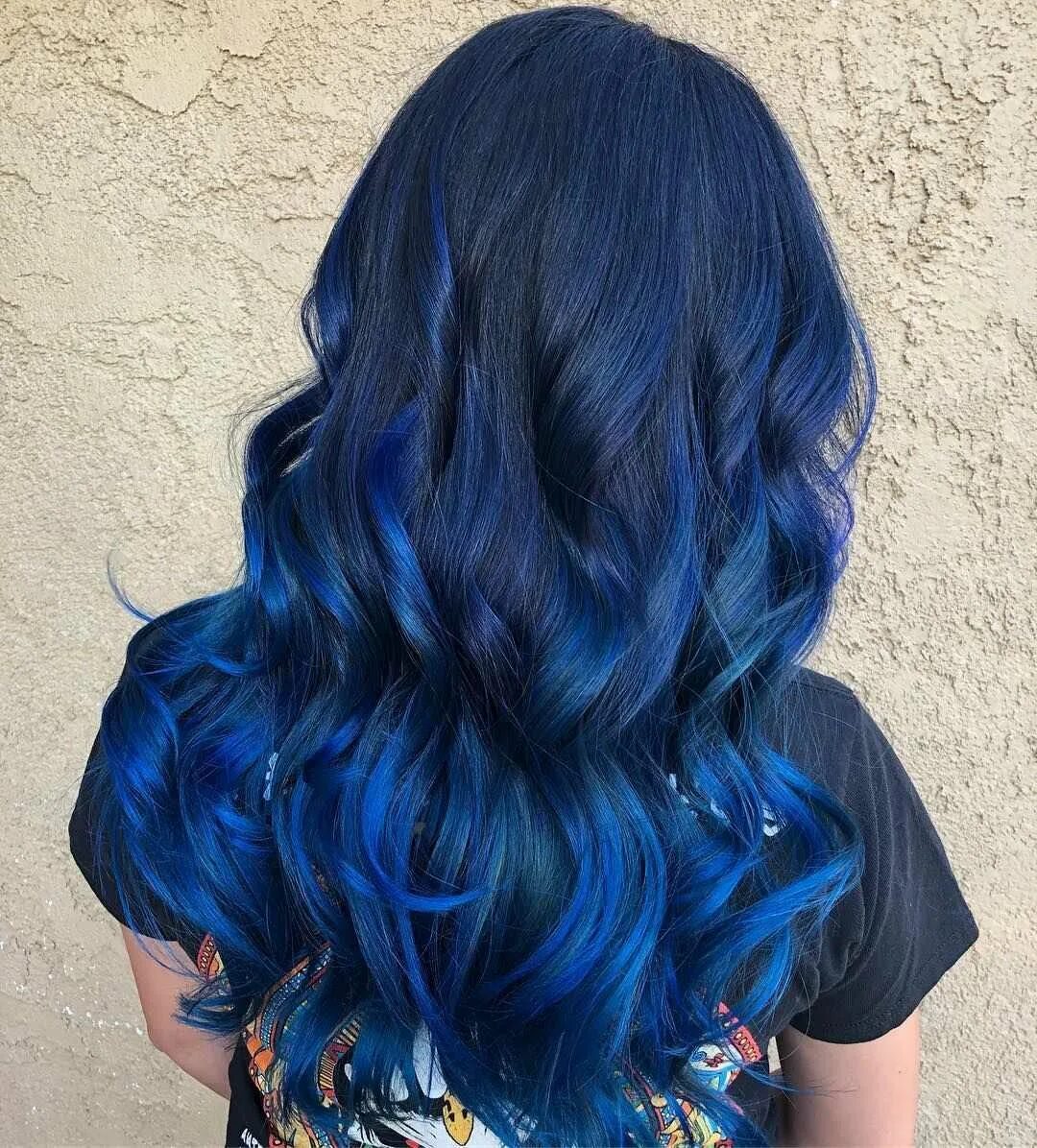 Темно синий цвет волос. Антоцианин иссиня черный. Синие волосы. Синий цвет волос. Голубые волосы.