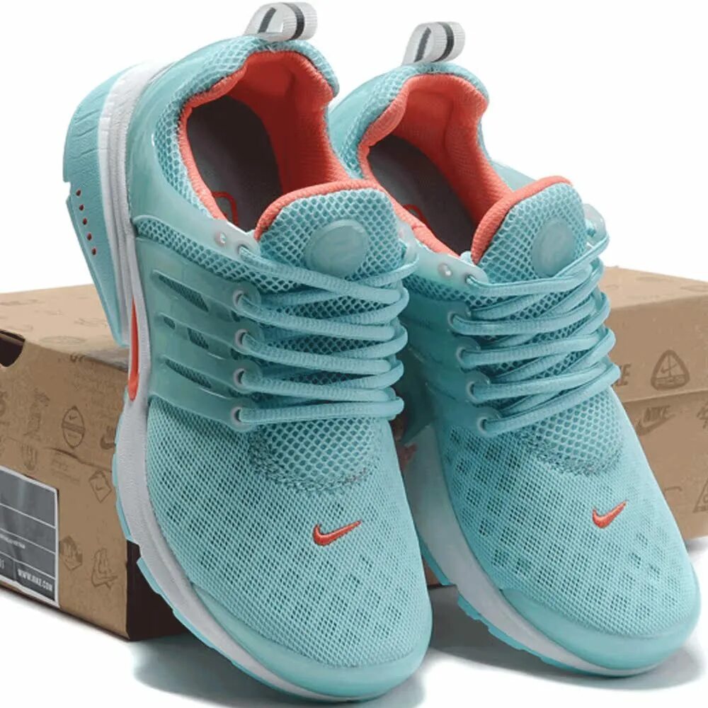 Парень в красных кроссовках. Крампусы кроссы. 1686818 кроссовки найк. Кроссовки nike коллаборация с travis scott. Твинки кроссы.