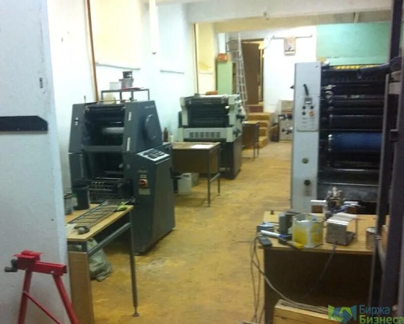 полиграфические компании в испании. полиграфическая 2. типография 2. B2 типография. печатная машина фуджи.