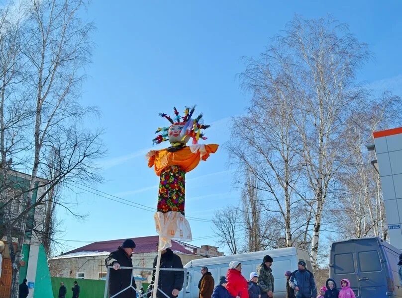 Малые Карелы Масленица. Масленица в Бутурлиновке. Проводы Масленицы в Ленинских Горках. Масленица на центральной площади в Подольске. Масленица в малых карелах 2024