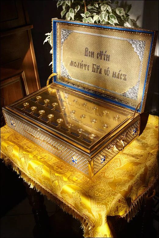 Мощевики ковчеги. Мощевик вифлеемская звезда. Реликварий дионисия суздальского. Ларец для мощей 4. Ларец для мощей 4.