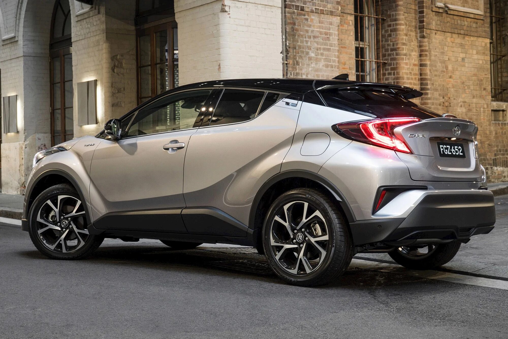 Тойота c-hr 2017. Toyota c hr 2017. Тойота c-hr. Тойота c-hr 2021. Toyota chr 2023.
