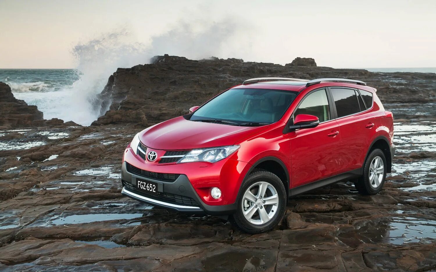 Toyota rav4 2013. Тойота рав 4 красная. Тойота рав 4 2013. Toyota rav4 2015.