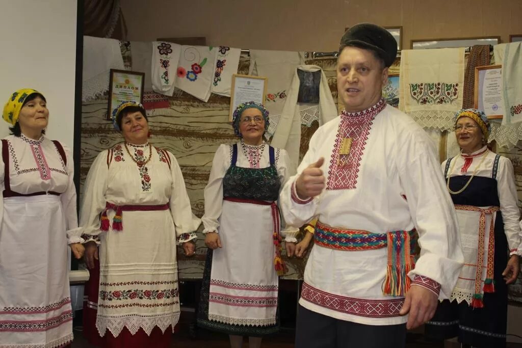 Коми пермяки народ. Зюздинские Коми пермяки. Республика Коми финно-угорские Наряды. Коми пермяцкая мужская Национальная одежда.