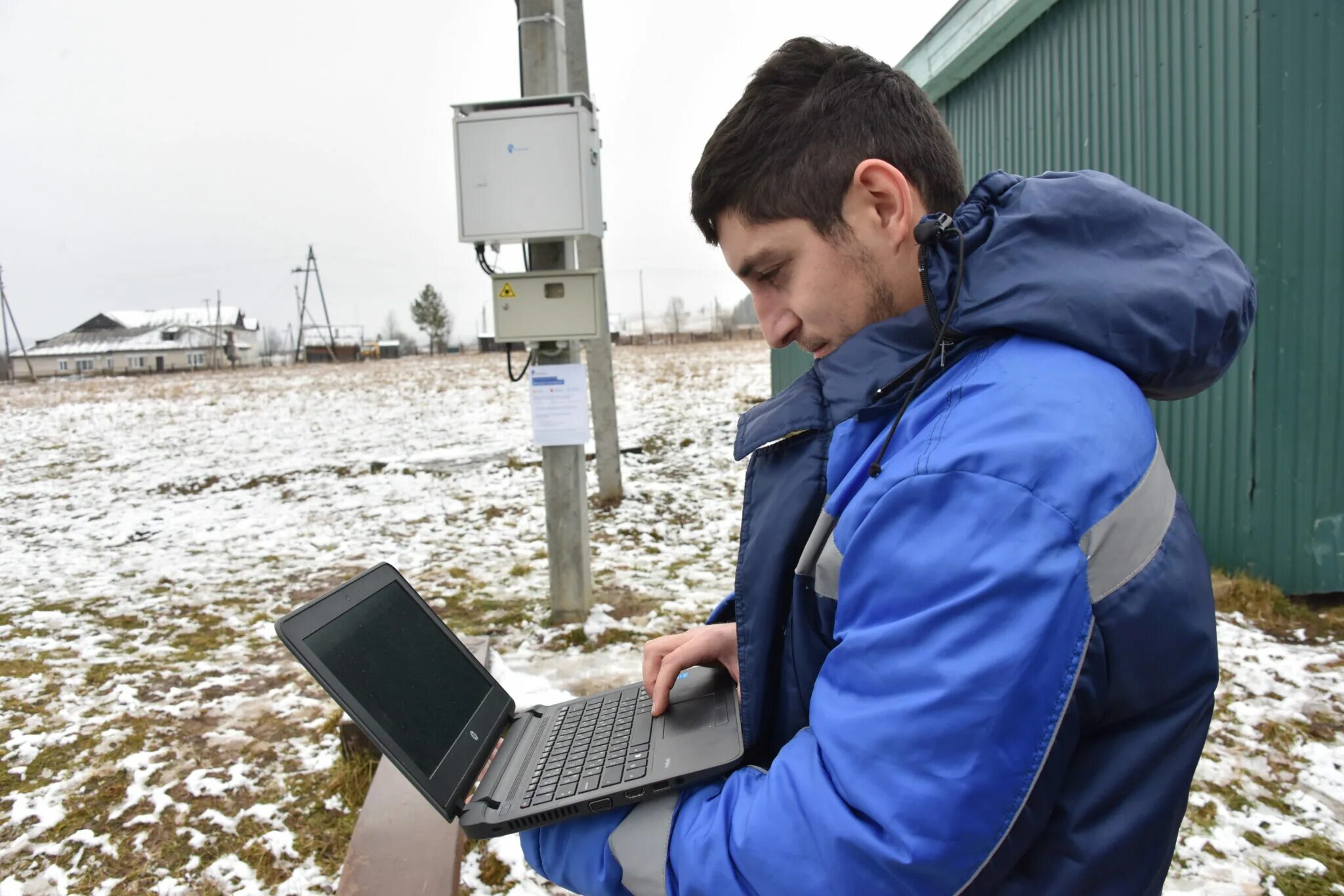 Купит интернет в деревню. Высокоскоростной интернет в деревне. Высокоскоростной интернет в селах. Мобильный интернет в деревне. Устранение цифрового неравенства.