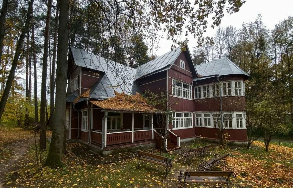 Город писателей москва. Писательский городок в Переделкино. Дача Пастернака в Переделкино. Поселок писателей Переделкино. Переделкино дачи писателей.