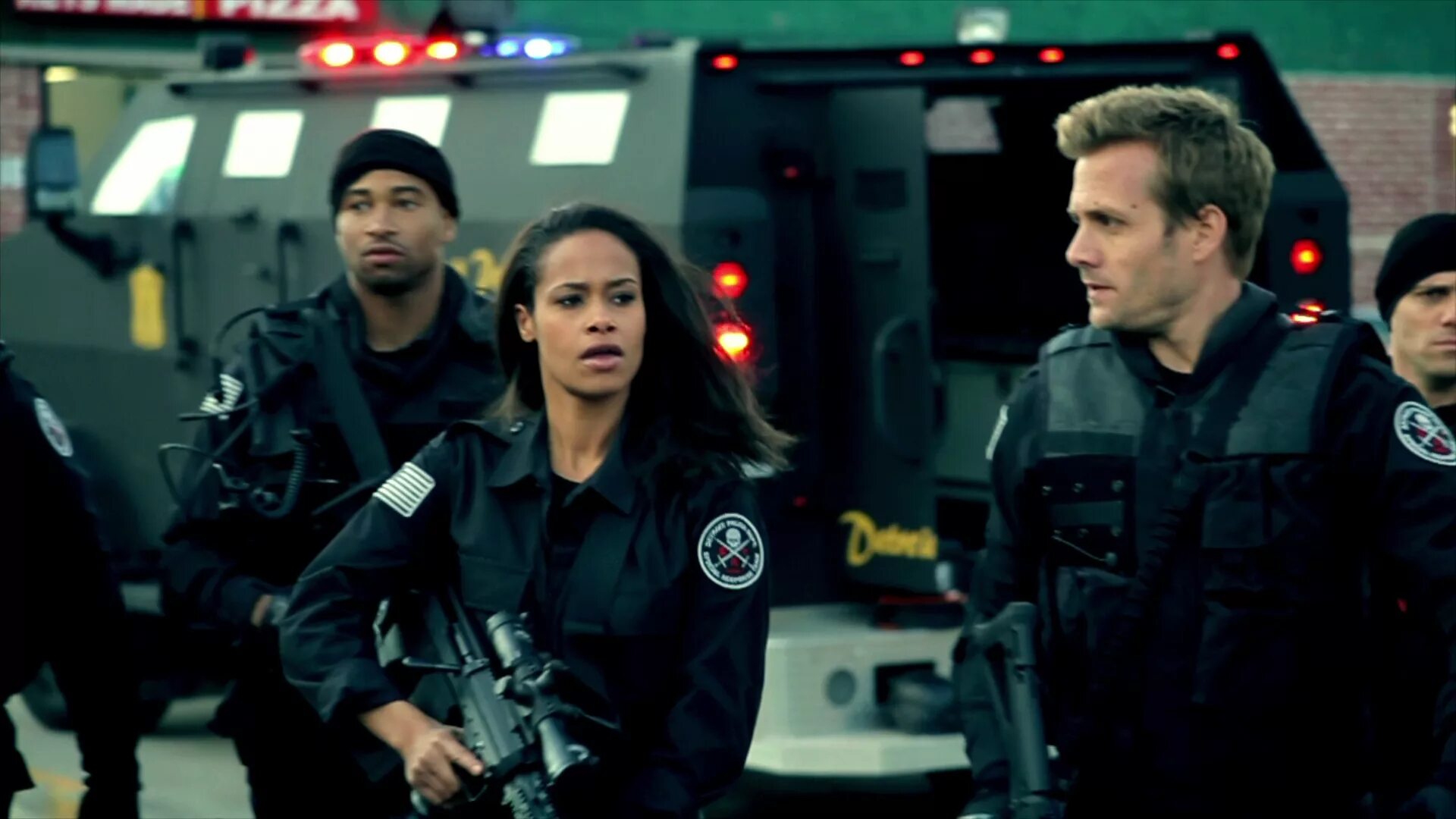 S w a t огненная. S.w.a.t.: огненная буря фильм 2011. огненная буря фильм 2011. swat огненная буря 2011. s. w. a. t.: спецназ города ангелов сериал.