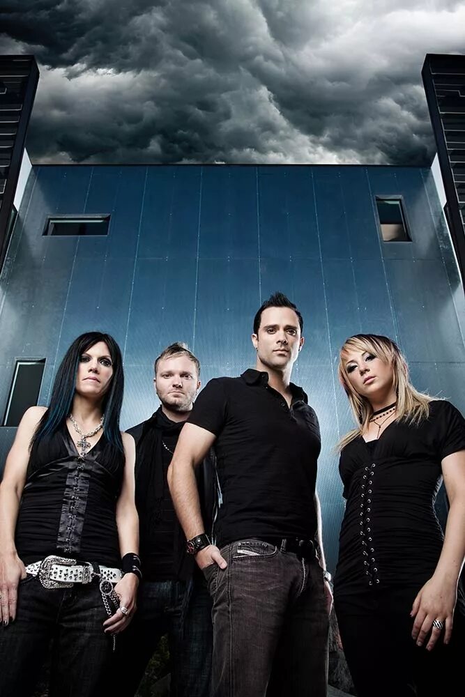 Группы песнь. Группа Skillet. Sklet. Группа Скиллет участники. Skillet 2002.