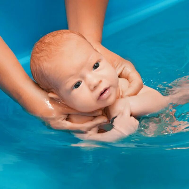 Бассейн для грудничкового плавания. Грудничковое плавание в самаре. Плавание для грудничков. Дети в бассейне. Бассейн для грудничков.