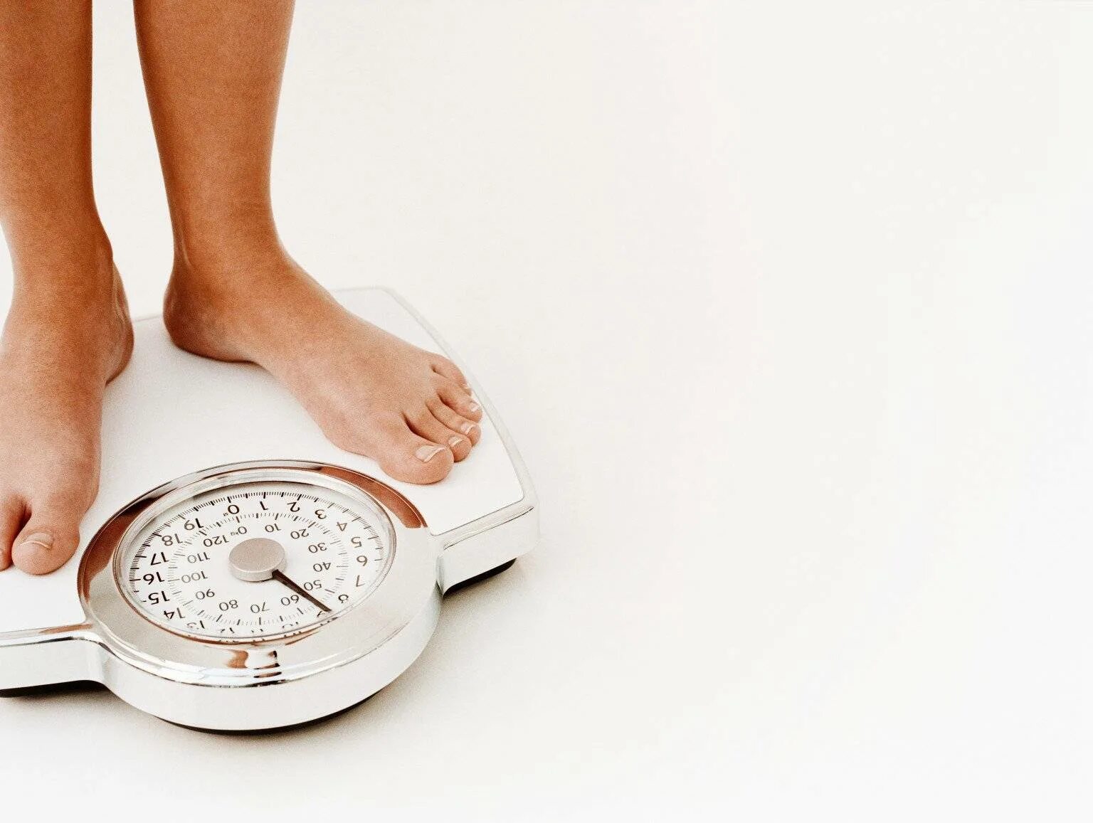 Как поддерживать вес. Снижение избыточного веса. Весы похудение. Лишний вес весы. Снижение массы тела.