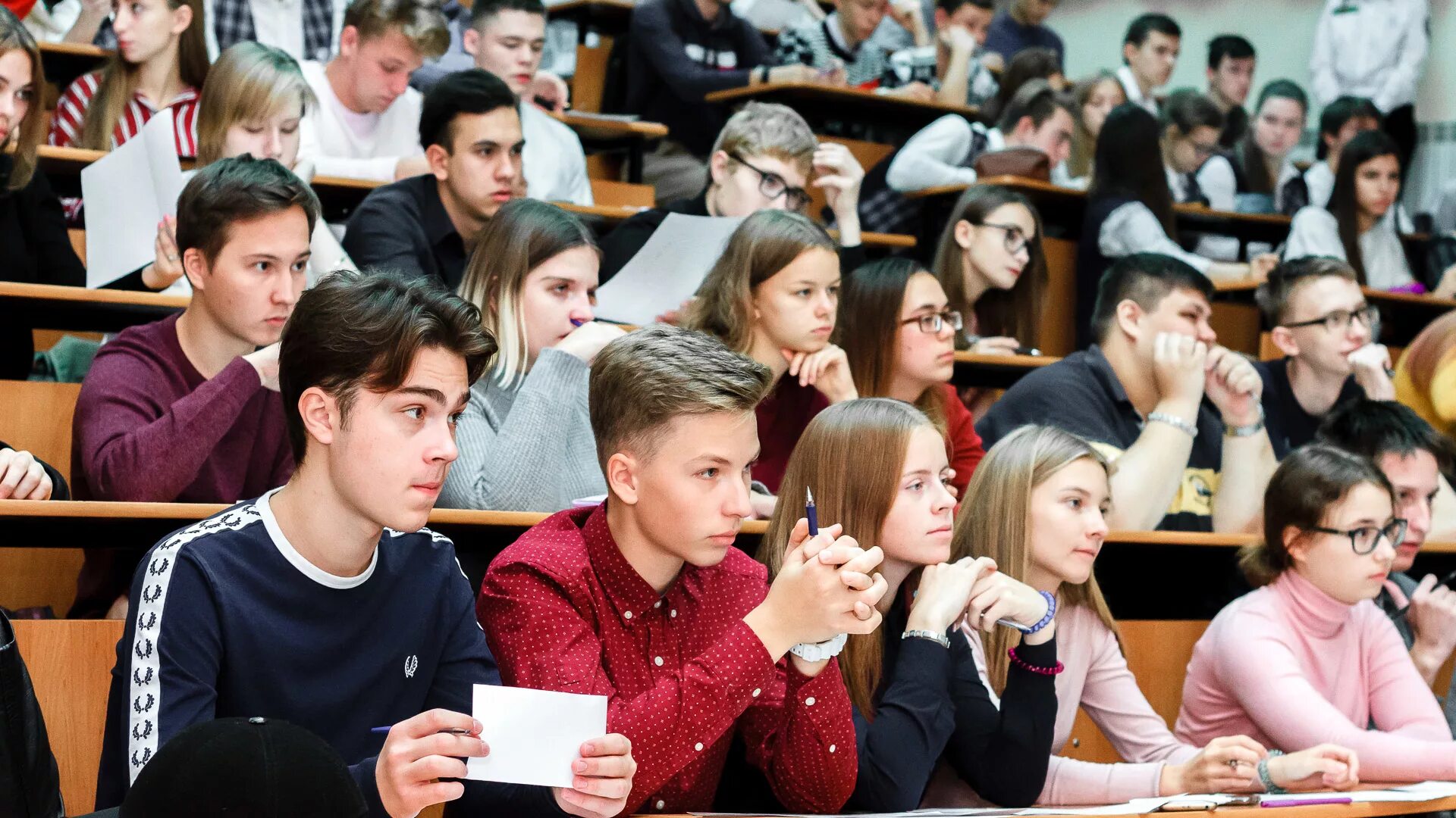 Будущим абитуриентам. Студенты в вузе. Поступление в вуз. Вступительные экзамены в вузы. Абитуриенты МГУ.