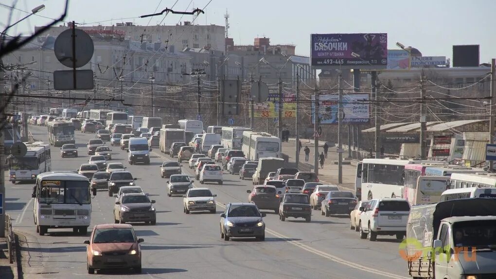 Пробки Омск. Автомобильные пробки в Омске. Омск пробки на дорогах. Затор в Омске.