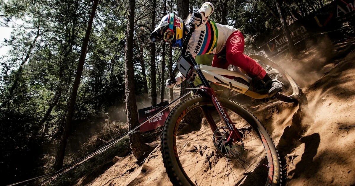 Даунхилл. Mtb dh world cup 2020. Велосипед santa cruz v10. Тим роуд. Даунхилл велосипед скотт.