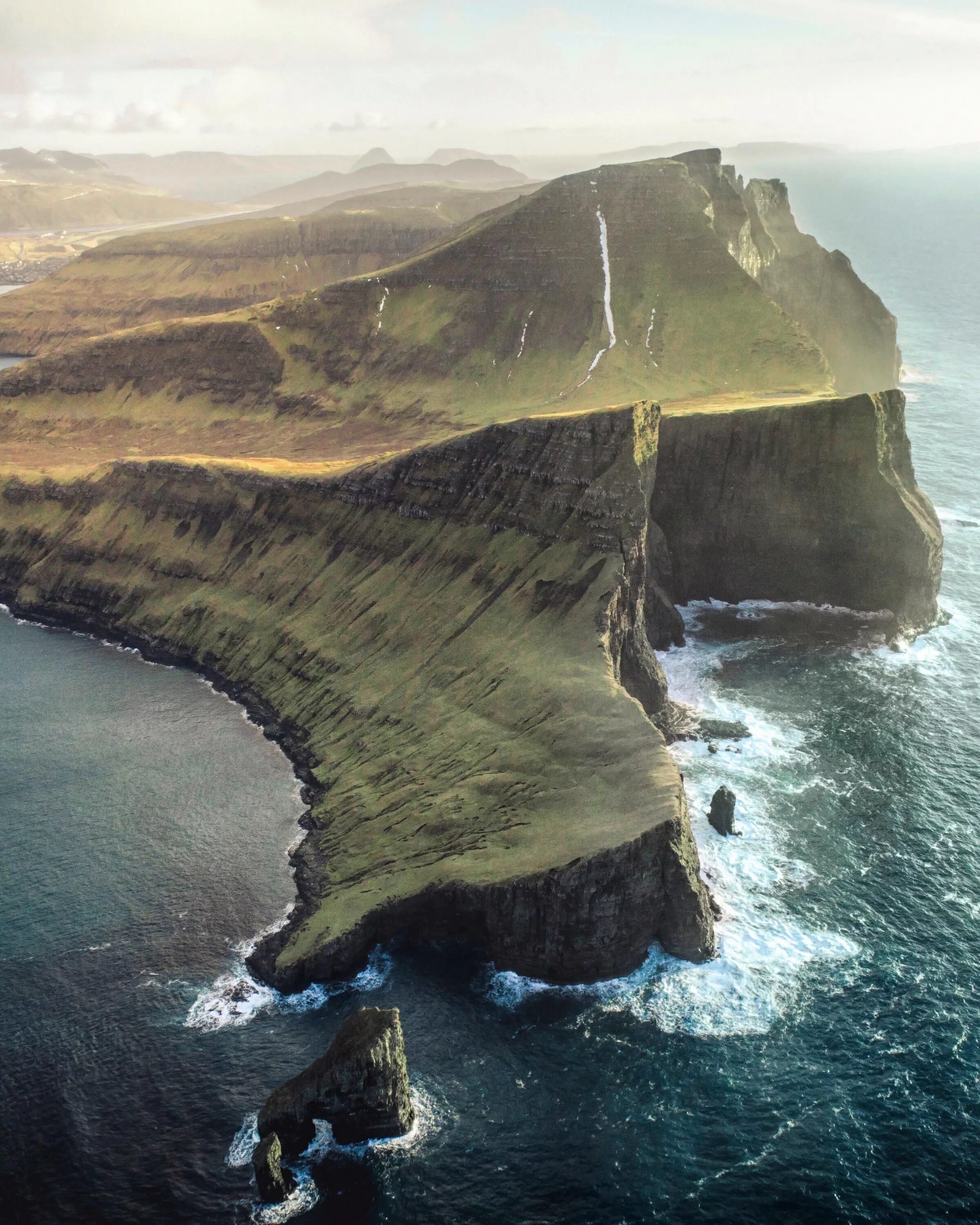 Существует ли конец земли. Вагар Фарерские острова. Остров Исландия. Край земли. Остров край земли.