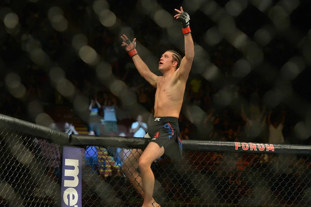 Диего лопес брайан ортега прогноз. Ортега ufc. брайан ортега. брайан ортега на клетке. брайан ортега рост.