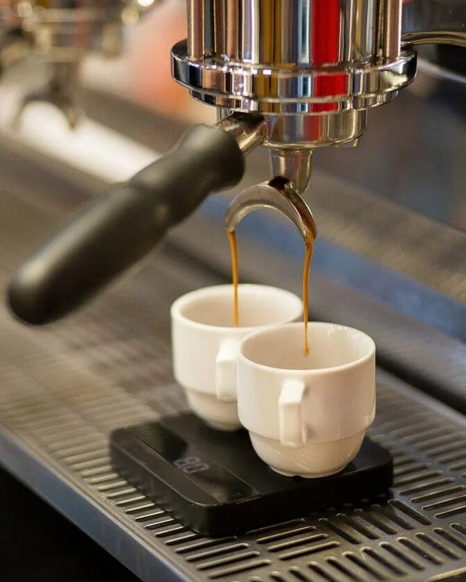 Как приготовить кофе эспрессо. Экспрессо или эспрессо кофе. кофе espresso. приготовление эспрессо. эспрессо в кофемашине.