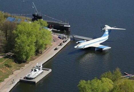 Самолет москва река