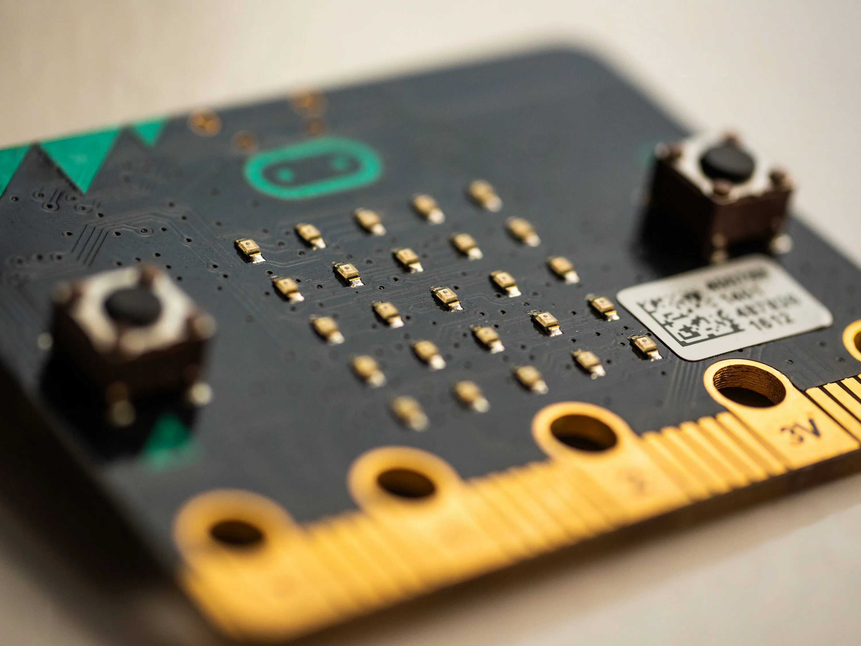 Микробит майкрософт. Microbit 2. плата микробит. микроконтроллер микробит. чип microbit.