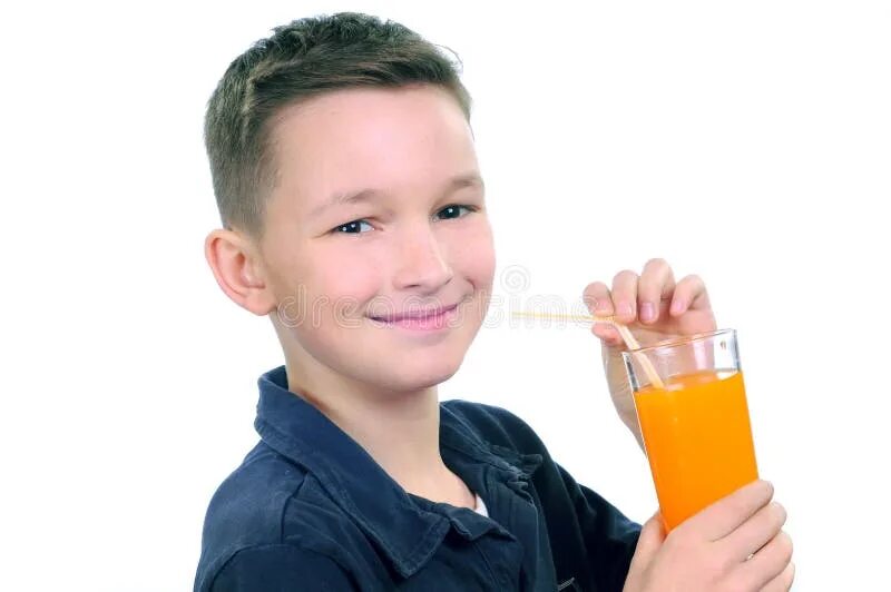 Пить сок на английском. Мальчик пьет сок. Ребенок пьет компот. Ребенок пьет сок. Мальчик пролил сок.