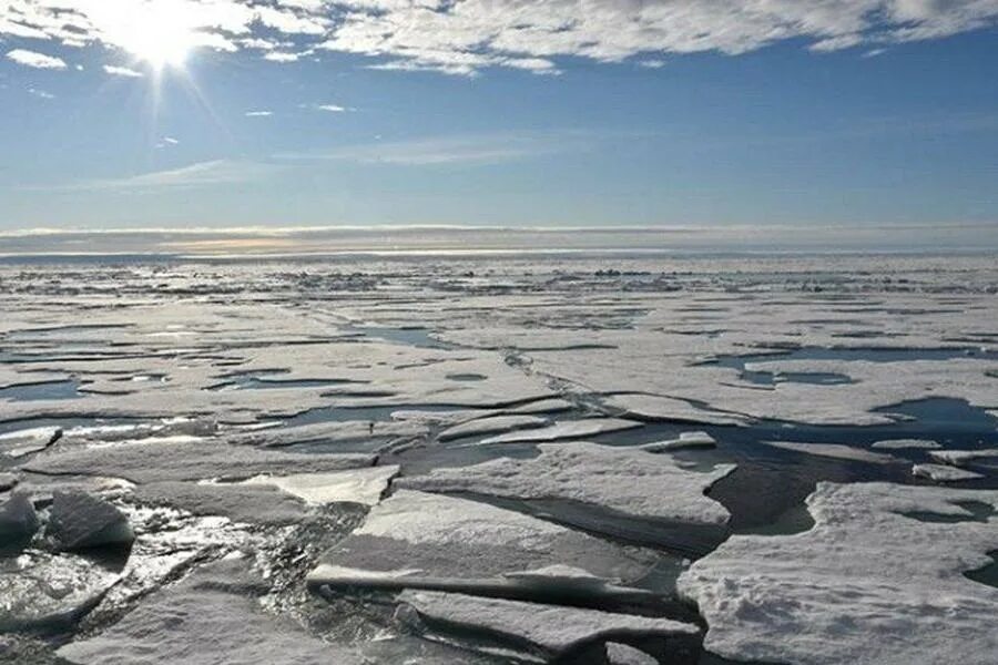 На севере потепление. Глобальное потепление в Арктике. Ледяное поле. Уменьшение арктического морского льда. Морской лед в Арктике.