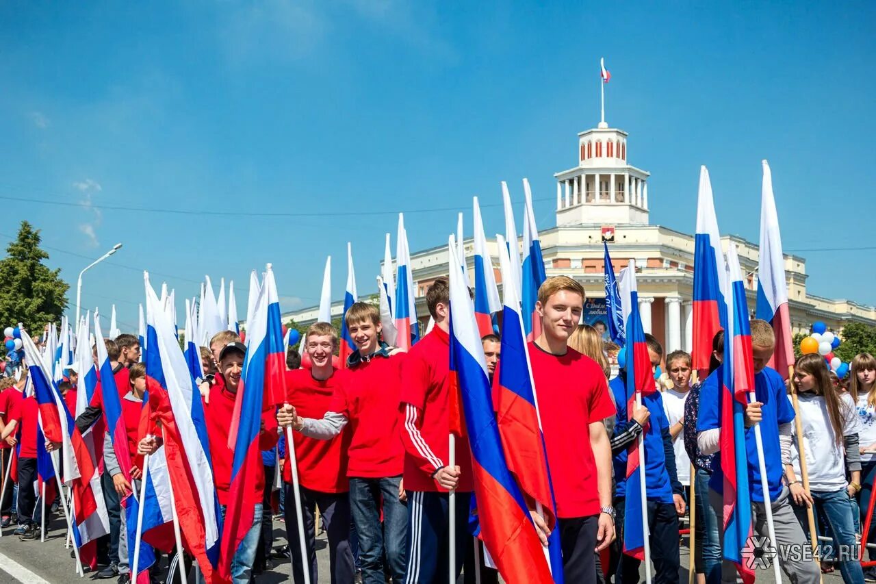 Человек патриот примеры. Патриотизм. Патриоты России. Россия патриотизм. Молодежь с флагом России.