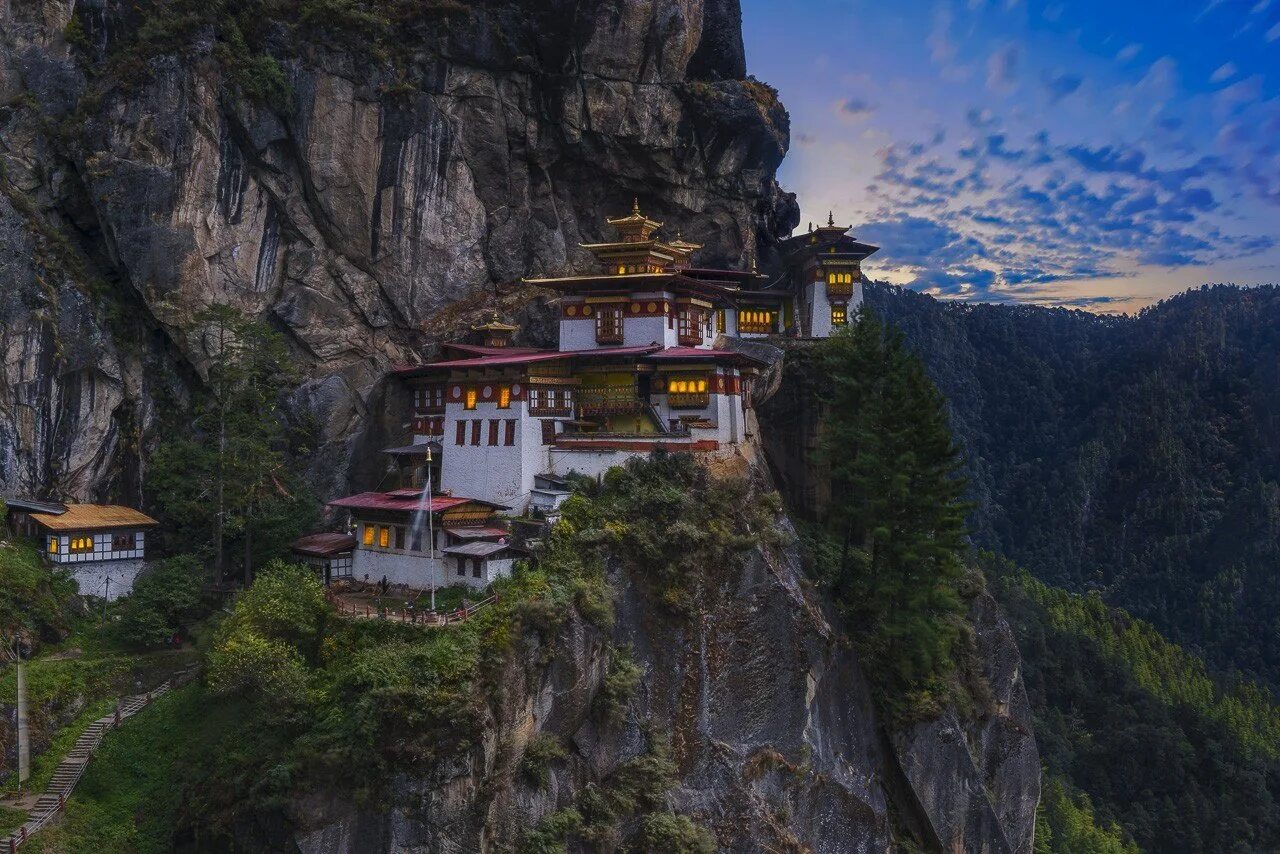 Бутан виды. Королевство бутан, Тхимпху. Бутан Гималаи. Горное королевство бутан. ENF.