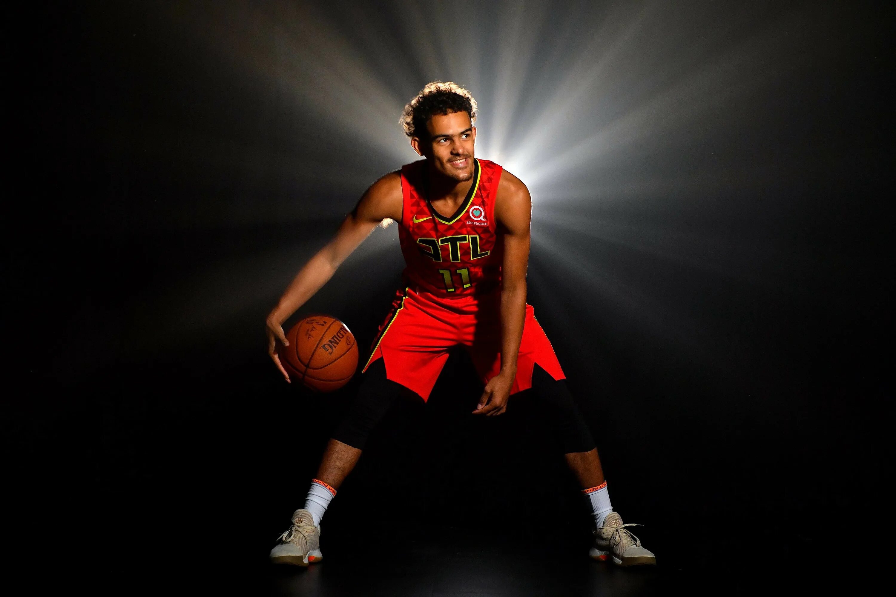 Включи янг. Трэйянги. Trae young обои. Trae young 1 Wallpaper.