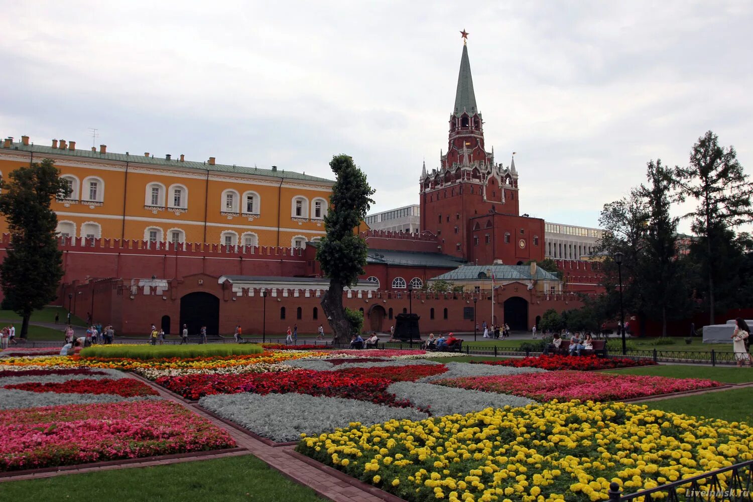 Сады московского кремля. Александровский парк Москва. Парк Александровский сад Москва. Московский Кремль Александровский сад. Александрийский сад в Москве.