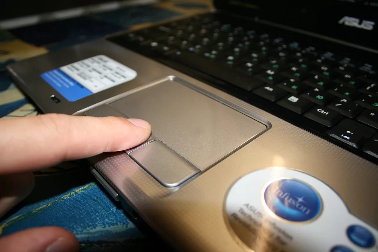 Оптический сканер отпечатков пальцев. Hp envy отпечаток пальца. Dell vostro сканер отпечатка пальца. Acer отпечаток пальца. Thinkpad с отпечатком пальца.