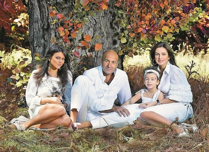 Сколько детей у игоря крутого. Папа игоря крутого. Дочь игоря крутого саша. Сколько детей у игоря крутого. Сколько детей у игоря крутого.