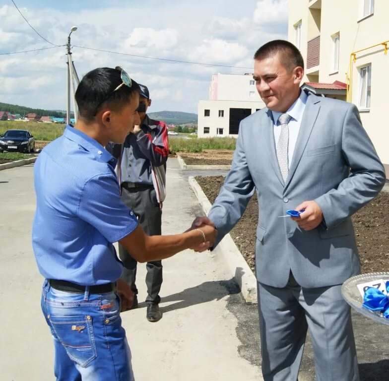 Номер телефона учалы. Мэр города учалы. Кафе уют уватский район. Учалы улица кирова. Мфц центр чебоксары.