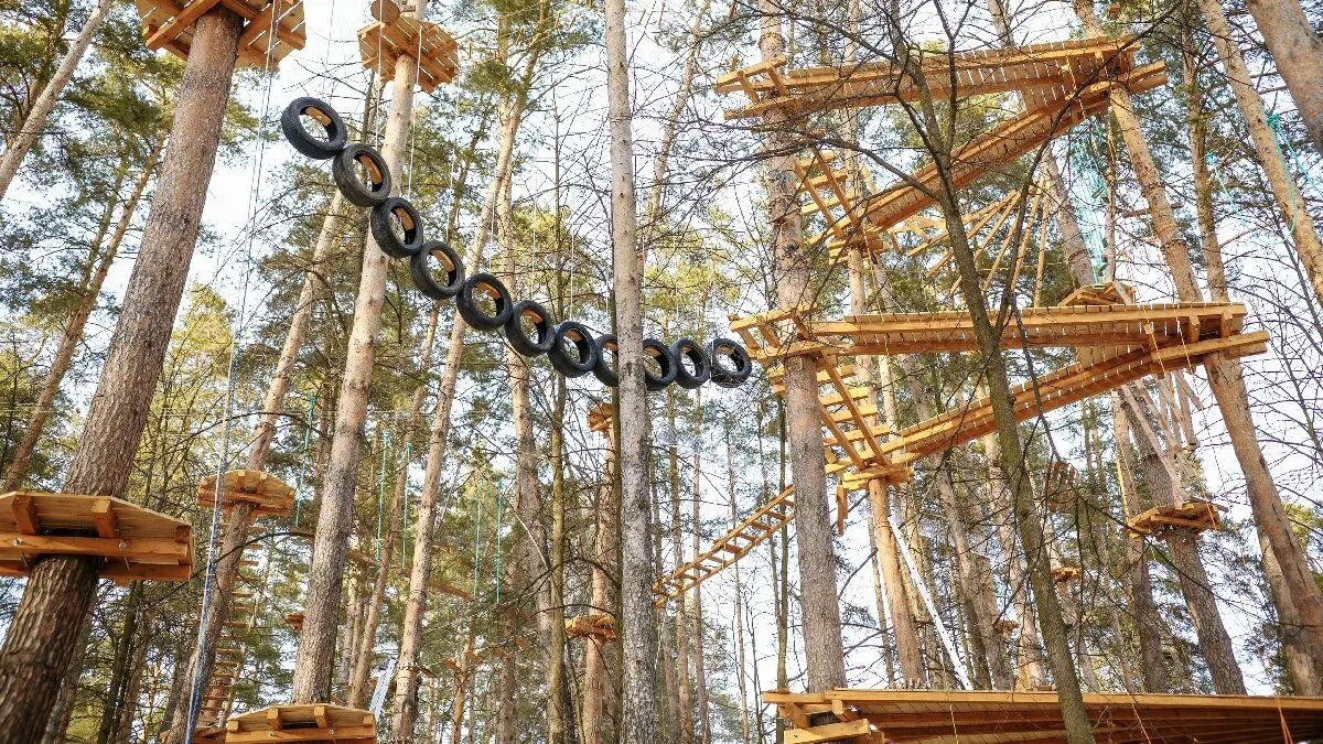 Паутина парк казань. Веревочный парк паутина казань. скай парк казань лебяжье. лебяжье озеро веревочный парк. паутина парк казань лебяжье.
