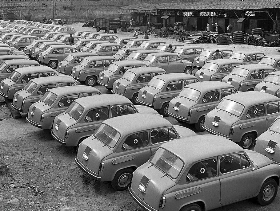 Первые автомобильные заводы ссср. ЗАЗ-965 Запорожец 1960 года. 1960 Завод «Коммунар» выпустил первую партию автомобилей «Запорожец». Запорожский завод ЗАЗ. ЗАЗ-965 965а.